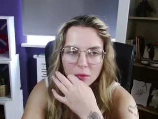 ZoeyFancy's Live Sex Cam Show