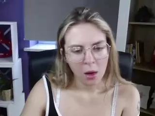 ZoeyFancy's Live Sex Cam Show