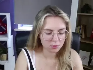 ZoeyFancy's Live Sex Cam Show