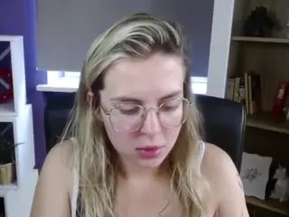 ZoeyFancy's Live Sex Cam Show