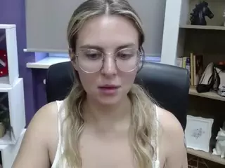 ZoeyFancy's Live Sex Cam Show