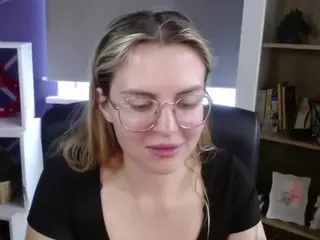 ZoeyFancy's Live Sex Cam Show