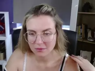 ZoeyFancy's Live Sex Cam Show