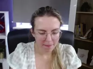 ZoeyFancy's Live Sex Cam Show