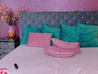 le modèle carlareys est en webcam porno dans un show sur le site camsoda, il possède les tags suivants: amateur,outside,lingerie,lovense,lush,no drinking,no smoking,oil,public,anal,shaved-pussy,spank,squirt,tattoos,thick,toys,large tits,wet,fingers,brown eyes