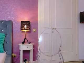 Carlareys's cam show statistics and live stream
