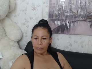 le modèle martina-miilf est en webcam porno dans un show sur le site camsoda, il possède les tags suivants: anal toys,joi,toys,tattoos,spank,smoking,shower,shaved-pussy,pussy,pov,middle aged,mature,ass,lovense,fingers,fetish,feet,drinking,dildo,cum