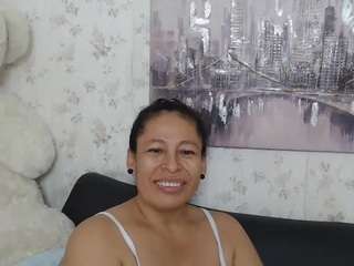 Model ini sedang live sekarang. martina-miilf