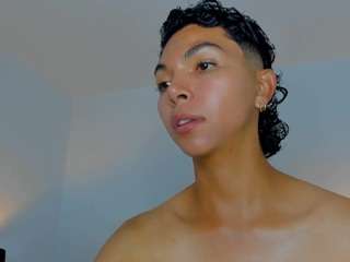 xhenisa Live Webcam on CamSoda