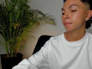 xhenisa Live Webcam on CamSoda