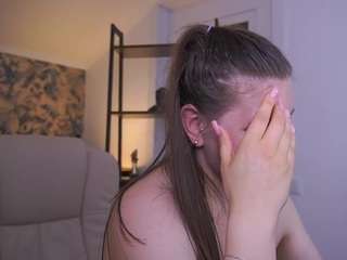 EmmyCharm live cam preview