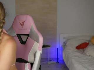 ellyary Live Webcam on CamSoda