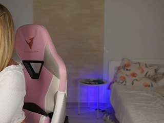 ellyary Live Webcam on CamSoda