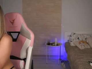 ellyary Live Webcam on CamSoda