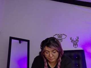 sally-harper Live Webcam on CamSoda