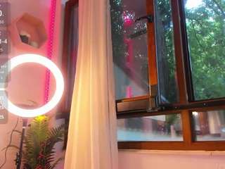 awesome-jolie live webcam show