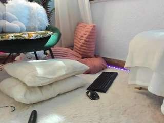 awesome-jolie live webcam show