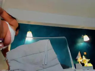awesome-jolie's Live Sex Cam Show