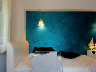 awesome-jolie's Live Sex Cam Show
