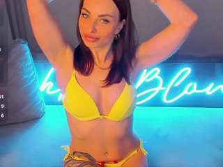 nikkiblondiee webcam