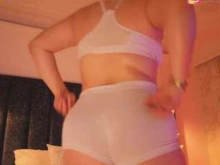 arianna-suarezz Live Webcam on CamSoda