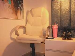arianna-suarezz Live Webcam on CamSoda