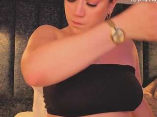 arianna-suarezz Live Webcam on CamSoda