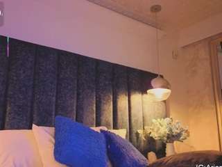 arianna-suarezz Live Webcam on CamSoda