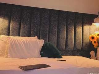 arianna-suarezz webcam