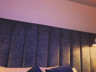 arianna-suarezz Live Webcam on CamSoda