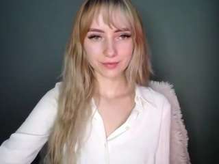 lucialittle webcam model