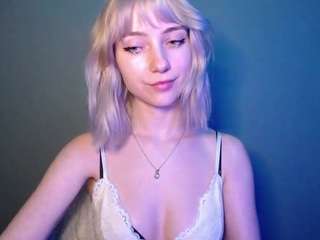 lucialittle live cam profile