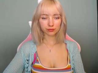 lucialittle live cam profile