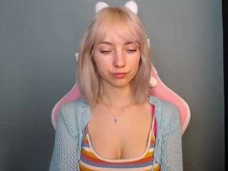 lucialittle live cam profile