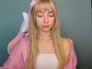 lucialittle's CamSoda show and profile