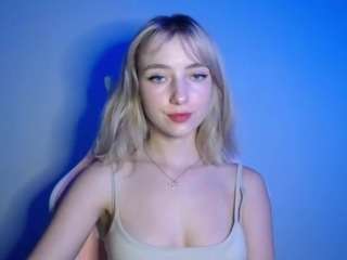 lucialittle live webcam show