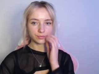 lucialittle live webcam show