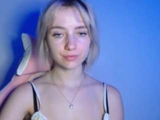 lucialittle live webcam show