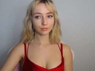 lucialittle live webcam show