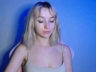 lucialittle live webcam show