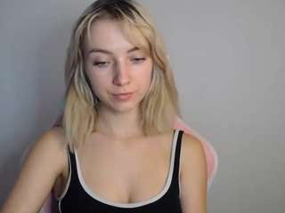 lucialittle live webcam show