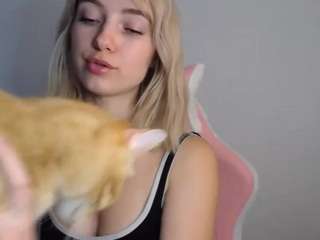 lucialittle live webcam show