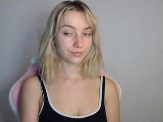 lucialittle live webcam show