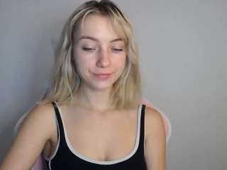 lucialittle live webcam show