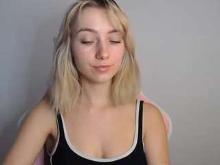 lucialittle live webcam show