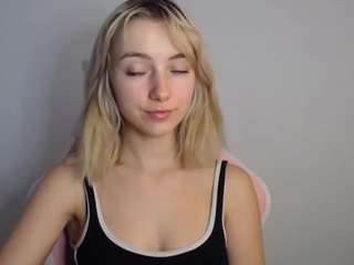 lucialittle live webcam show
