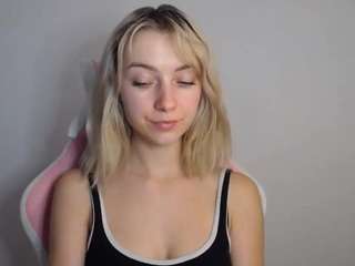 lucialittle live webcam show