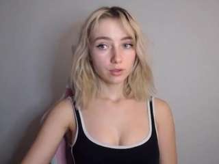 lucialittle live webcam show