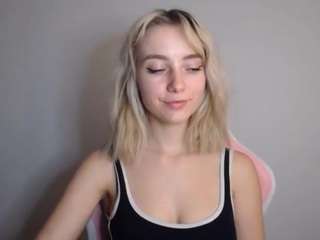lucialittle live webcam show