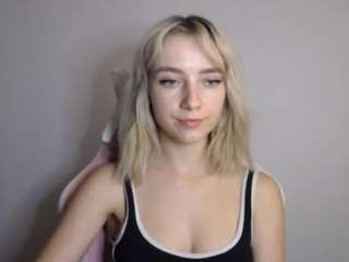 LuciaLittle live webcam show
